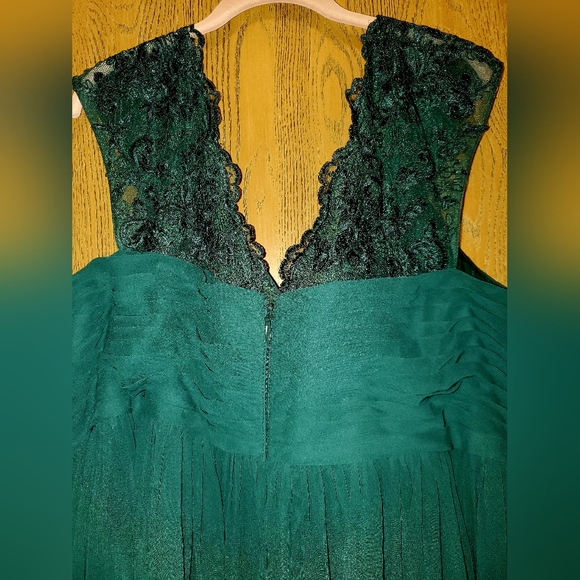 Azazie Basset Elegant Forrest Green Chiffon / Lace Evening Dress NWT Size: A24 - Picture 6 of 11